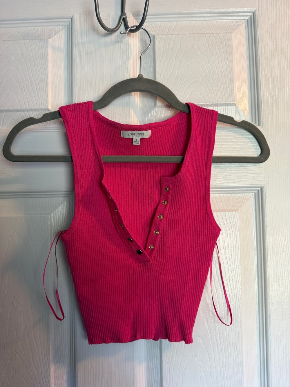 Love Tree Bright Pink Ribbed Snap-Front Tank
